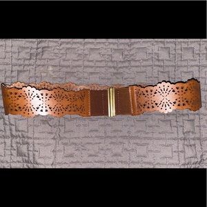 Brown detailed clasp belt